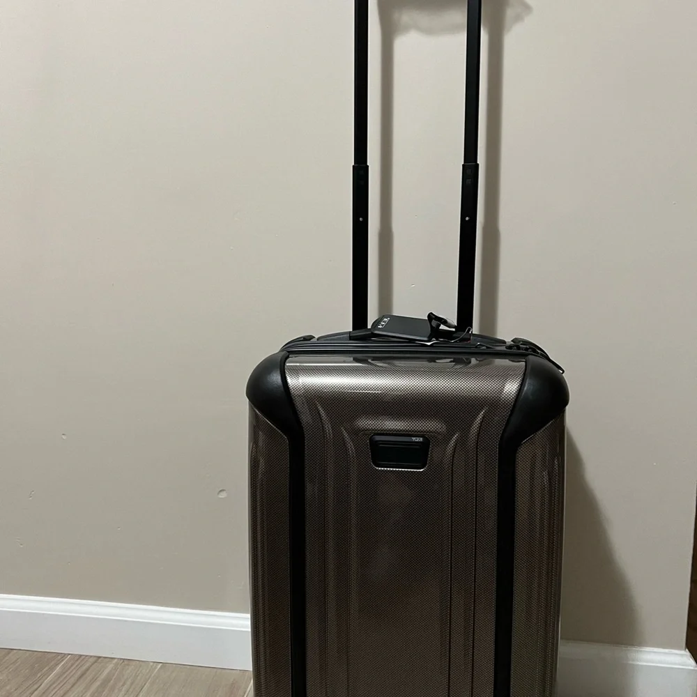 Tumi Vapor 22